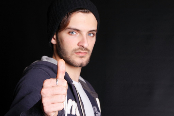 Handsome man portrait with thumbs up - Foto, afbeelding