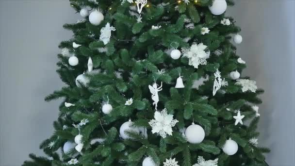 árvore de Natal branco no restaurante
 - Filmagem, Vídeo