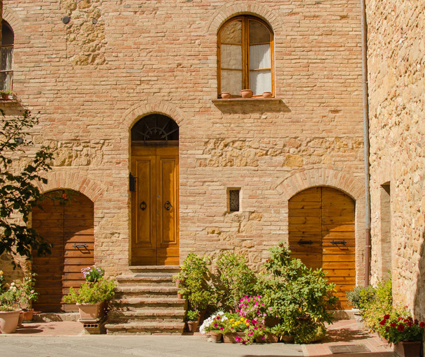 Facade of old brick house in Pienza - Photo, Image