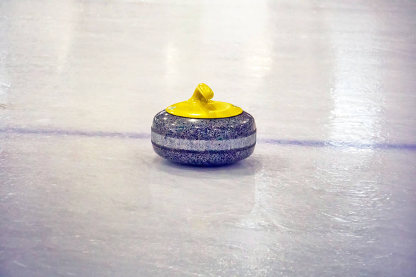 granieten stenen voor curling op ijs - Foto, afbeelding