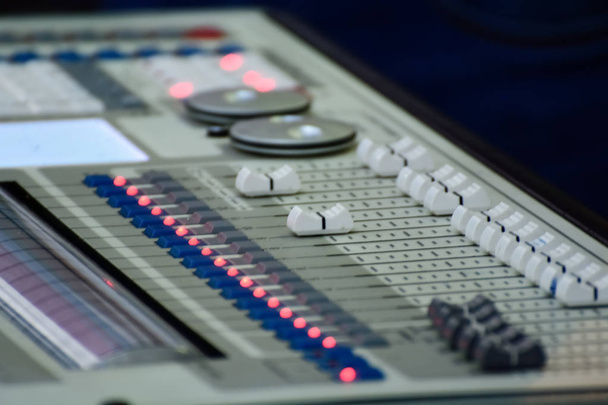 Close-up van Professional Digital Sound Mixer - Foto, afbeelding