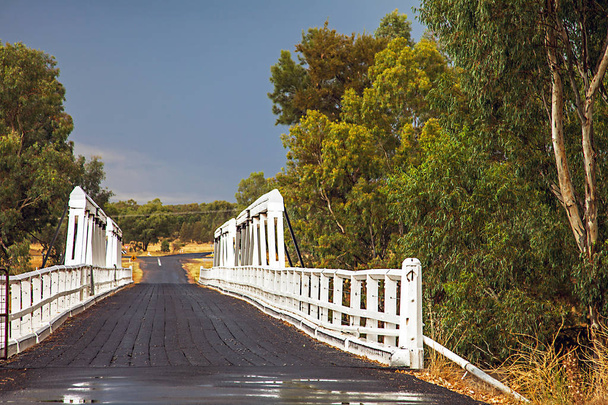Pont de Rawsonville sur la rivière Macquarie près de Dubbo Australie
 - Photo, image