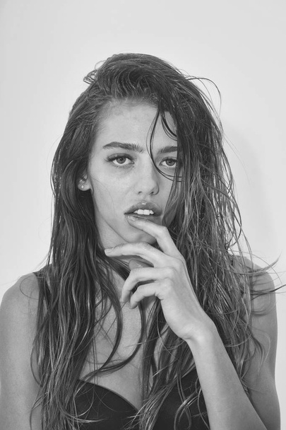 Pretty girl with sexy rose lips and long wet hair - Zdjęcie, obraz