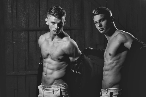 Twins with muscular torso - Zdjęcie, obraz