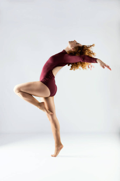 Beautiful young professional dancer dancing over white backgroun - Zdjęcie, obraz