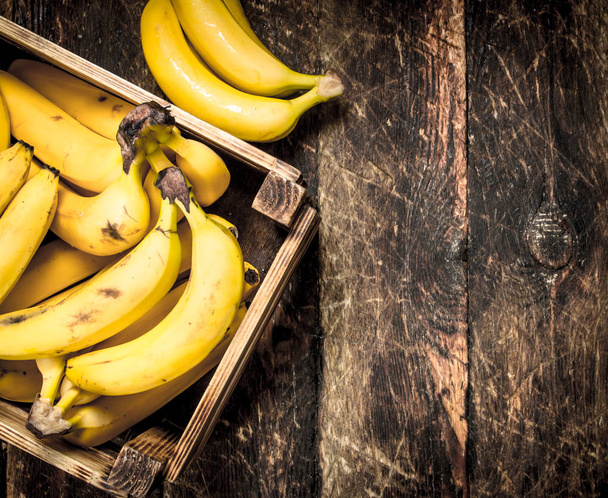 box of fresh bananas. - Valokuva, kuva