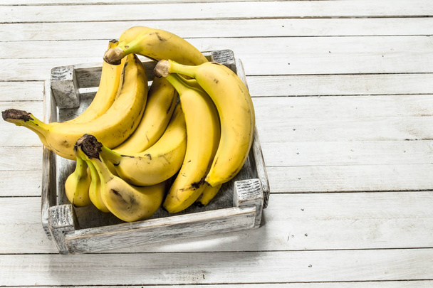 Ripe bananas in a box. - Fotoğraf, Görsel