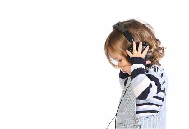 κορίτσι ακούει μουσική - Φωτογραφία, εικόνα