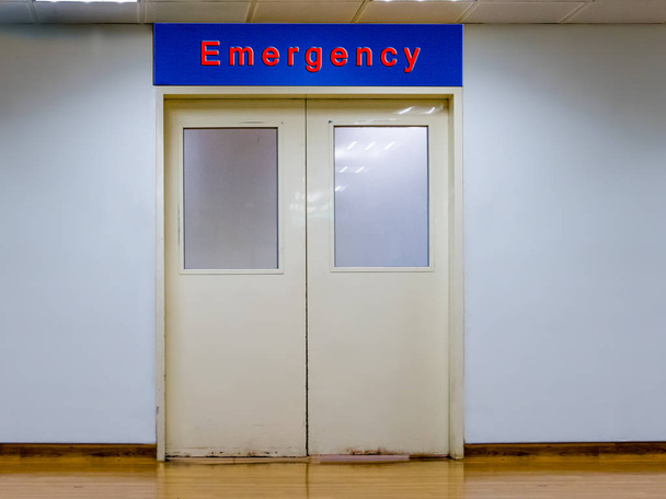 Doors to emergency room at hospital - Valokuva, kuva
