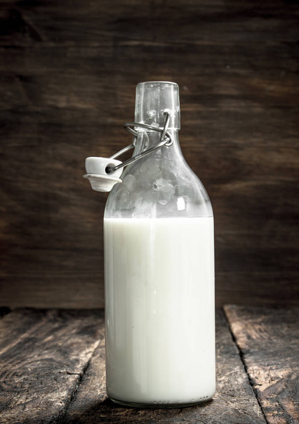 bottle of fresh cow's milk. - Foto, Imagen