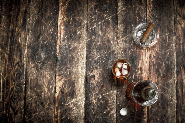 Scotch whiskey in glass. - Φωτογραφία, εικόνα
