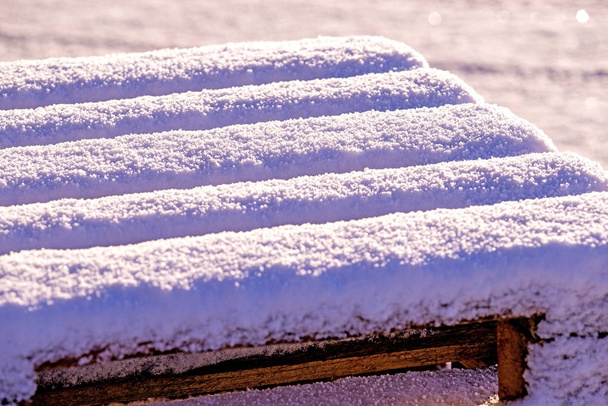 зимняя сцена, палитра с снежной шапкой
 - Фото, изображение