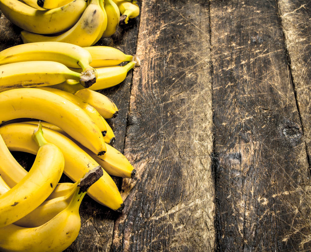 Ripe bunches of bananas. - Fotografie, Obrázek
