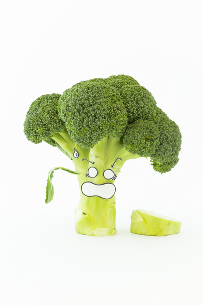 Čerstvá brokolice s strach kreslený styl tváře na bílém poz - Fotografie, Obrázek