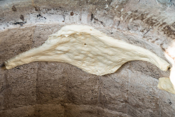 Gürcü geleneksel tuğla fırın. Geleneksel Gürcü ekmek. Co - Fotoğraf, Görsel