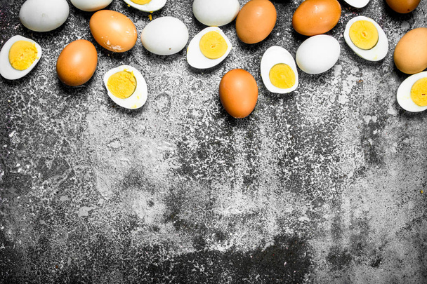 Boiled chicken eggs. - Foto, afbeelding