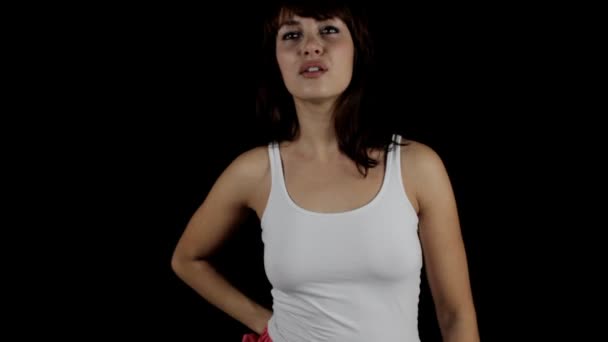 Kaunis nuori nainen tanssii ja siirtyy uralle
 - Materiaali, video