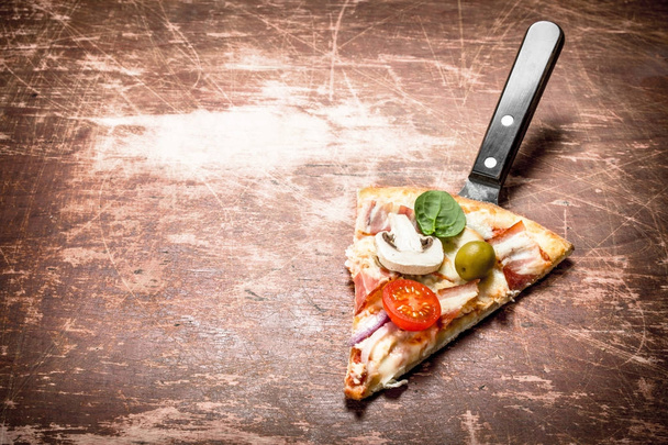 piece of fresh Italian pizza. - Фото, зображення