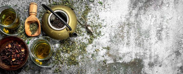 Green tea with a teapot. - Foto, Bild