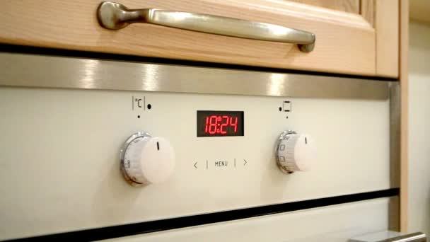 oven digitale klok geeft de tijd - Video