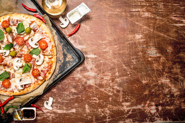 Fresh pizza with meat and tomatoes. - Fotoğraf, Görsel