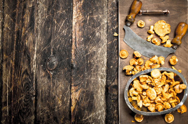 Fresh mushrooms with a knife on a cutting board. - Fotó, kép