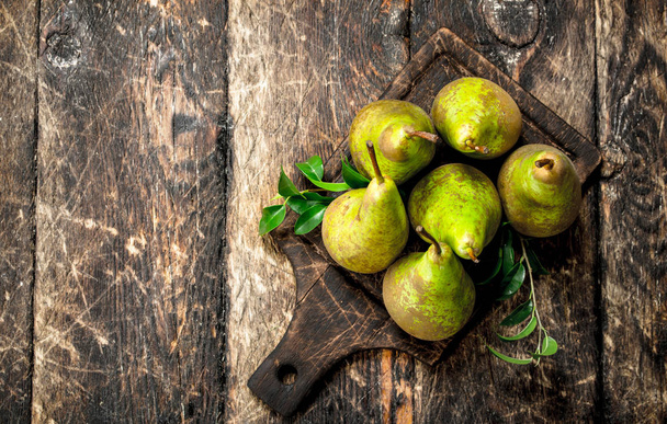 Fresh pears with leaves. - Photo, image