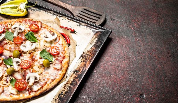 Fresh pizza with mushrooms, bacon and tomatoes. - Фото, зображення