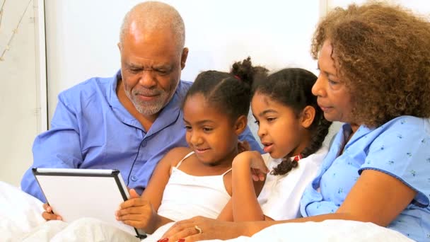 African American Family Generations Makuuhuone Langaton tabletti
 - Materiaali, video