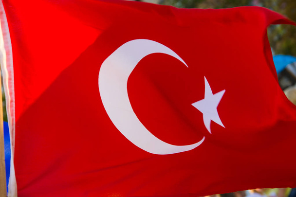 Flaga machająca Turcją - Zdjęcie, obraz
