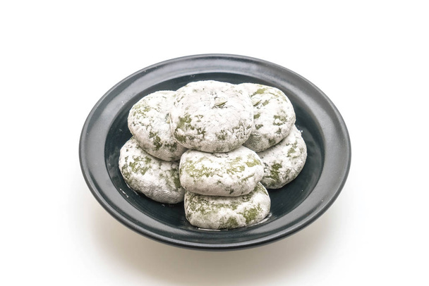 green tea mochi with red bean - Foto, afbeelding