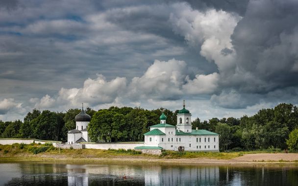 Bouřlivé nebe nad Pskov. Rusko. - Fotografie, Obrázek