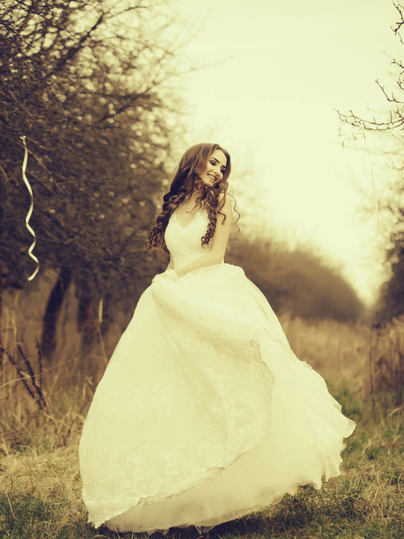 Happy dancing bride - Foto, Imagem