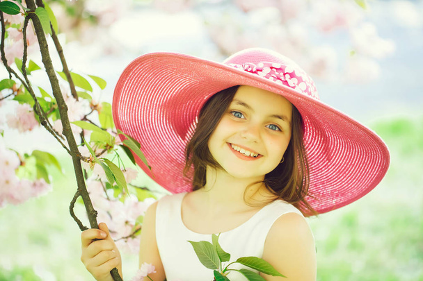 Girl in hat with bloom - 写真・画像