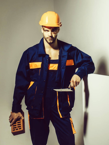 Handsome man builder - Fotoğraf, Görsel