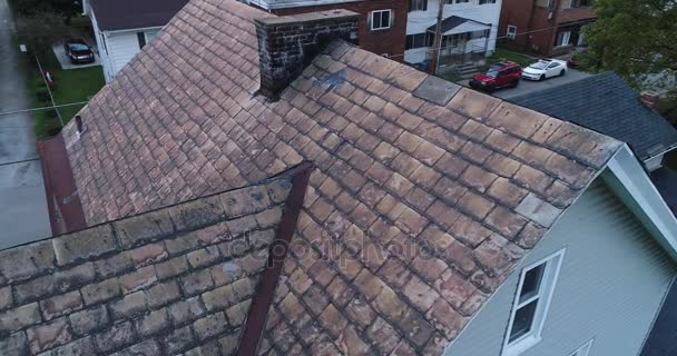 Video rehu Drone tarkastaminen vaurioitunut liuskekivi katto
 - Materiaali, video