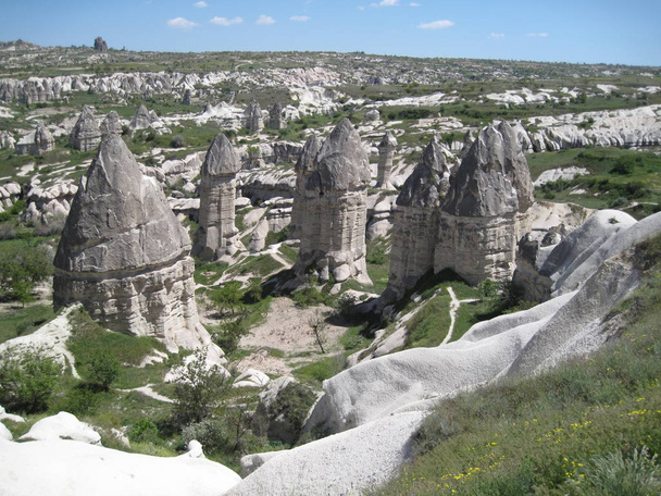 bajkowe kominy w Kapadocji - Zdjęcie, obraz
