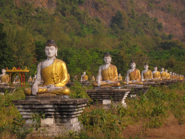 Умноженные статуи Будды, Мьянма
 - Фото, изображение