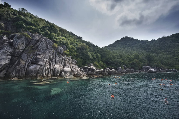 Thailand, Koh Nangyuan (Nangyuan Island), skin divers swimming in the clear waters of the island - 写真・画像