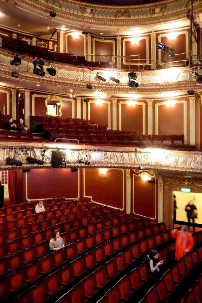 interior Teatro Apollo, Londres
 - Foto, Imagem