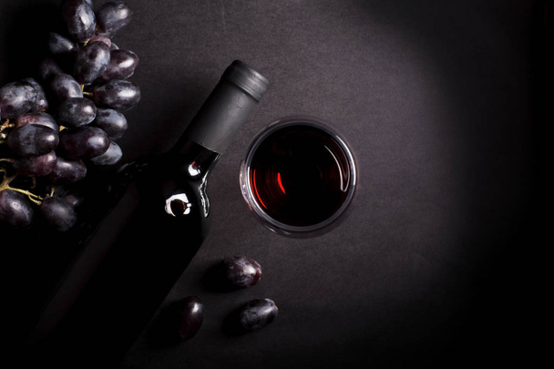 wine and grape background  - Φωτογραφία, εικόνα