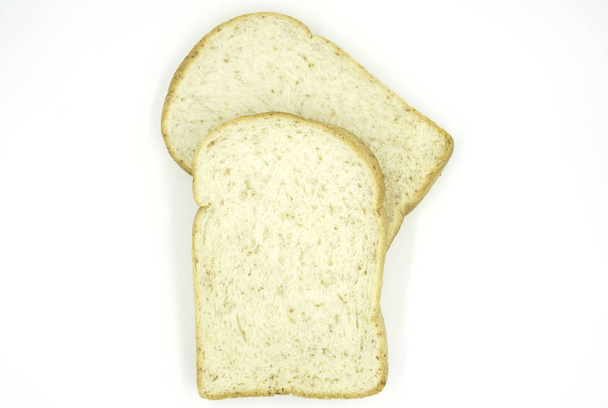 Plátky chleba na bílém pozadí souboru s ořezovou cestou . - Fotografie, Obrázek