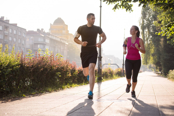 young couple jogging  in the city - Foto, Imagen