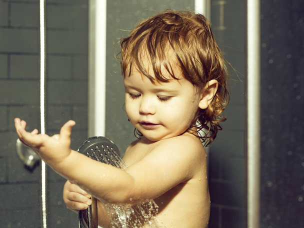 Small baby boy in shower - Foto, Bild
