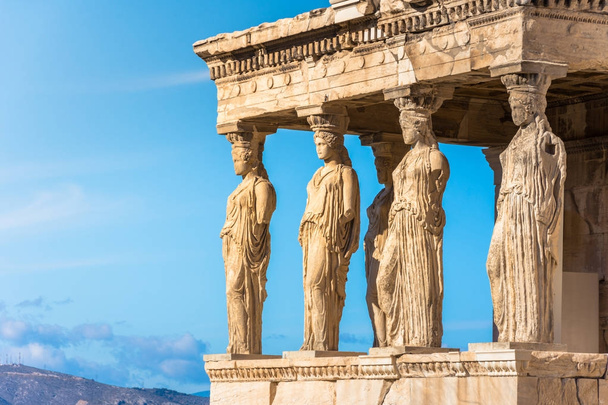 Statues de Karyatides, Erehtheio, sur l'Acropole d'Athènes, Grèce
 - Photo, image
