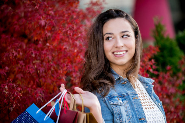 Pretty girl with shopping bags having fun, shopper, shopaholic - Foto, Imagen