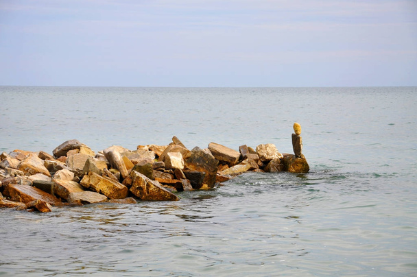 taşlar kurulumu ile taş iskele - Fotoğraf, Görsel