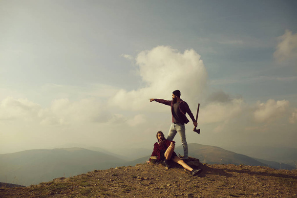 Man and girl on mountain - Fotografie, Obrázek