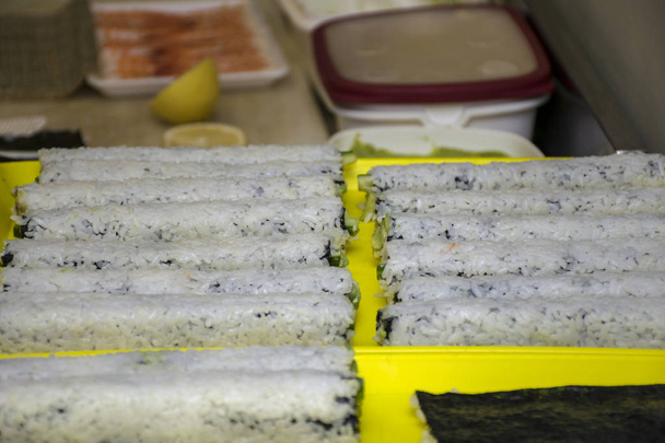 Japans eten - Sushi rolt - Foto, afbeelding
