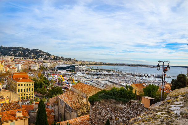Panoramatický pohled z Le Vieux Port z Cannes, Francie - Fotografie, Obrázek